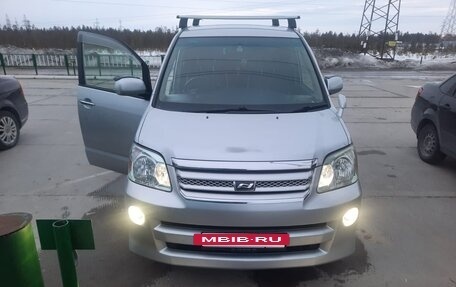 Toyota Noah III, 2007 год, 1 250 000 рублей, 2 фотография