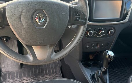 Renault Logan II, 2017 год, 850 000 рублей, 7 фотография