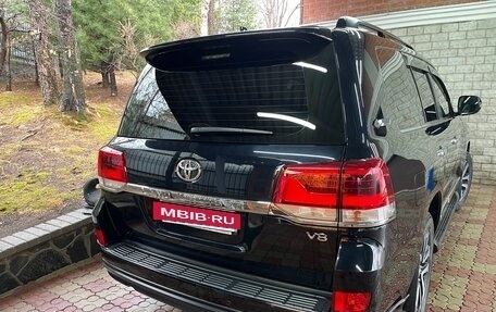 Toyota Land Cruiser 200, 2018 год, 6 200 000 рублей, 2 фотография