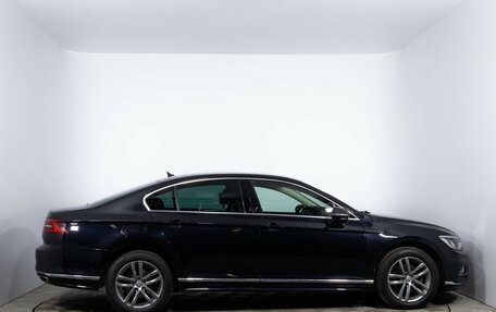 Volkswagen Passat B8 рестайлинг, 2018 год, 2 169 000 рублей, 4 фотография