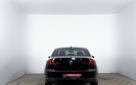 Volkswagen Passat B8 рестайлинг, 2018 год, 2 169 000 рублей, 6 фотография