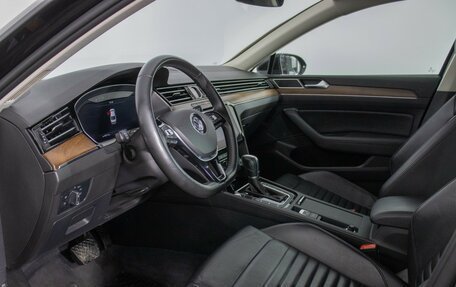 Volkswagen Passat B8 рестайлинг, 2018 год, 2 169 000 рублей, 10 фотография