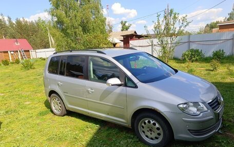 Volkswagen Touran III, 2009 год, 500 000 рублей, 3 фотография