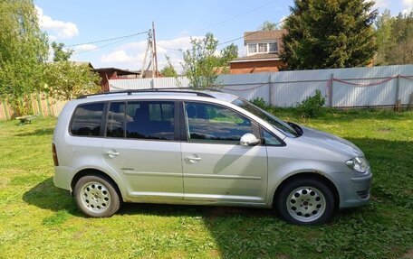Volkswagen Touran III, 2009 год, 500 000 рублей, 4 фотография