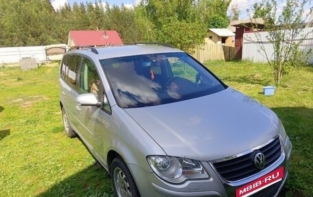 Volkswagen Touran III, 2009 год, 500 000 рублей, 2 фотография