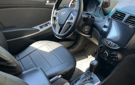 Hyundai Solaris II рестайлинг, 2012 год, 800 000 рублей, 2 фотография