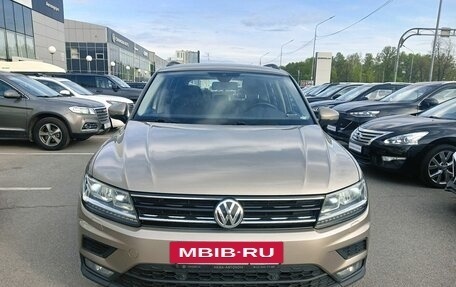 Volkswagen Tiguan II, 2019 год, 2 299 000 рублей, 2 фотография