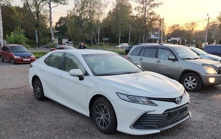 Toyota Camry, 2023 год, 3 800 000 рублей, 2 фотография