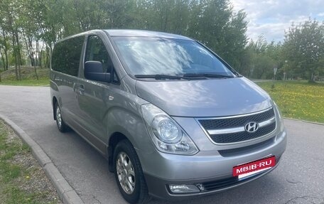 Hyundai H-1 II рестайлинг, 2011 год, 1 380 000 рублей, 2 фотография