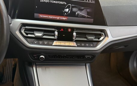 BMW 3 серия, 2019 год, 3 800 000 рублей, 26 фотография