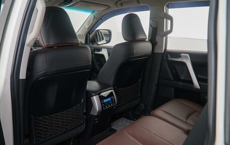 Toyota Land Cruiser Prado 150 рестайлинг 2, 2021 год, 6 700 000 рублей, 11 фотография