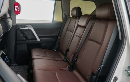 Toyota Land Cruiser Prado 150 рестайлинг 2, 2021 год, 6 700 000 рублей, 9 фотография