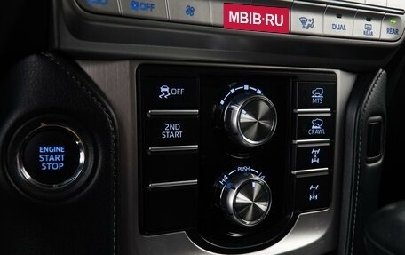Toyota Land Cruiser Prado 150 рестайлинг 2, 2021 год, 6 700 000 рублей, 18 фотография
