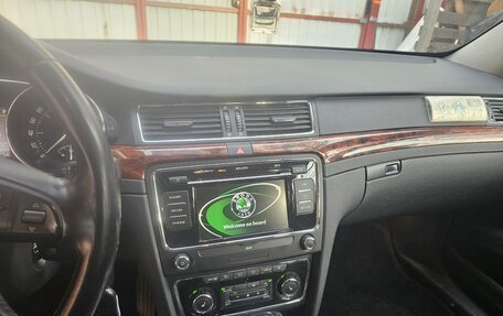 Skoda Superb III рестайлинг, 2012 год, 1 200 000 рублей, 17 фотография