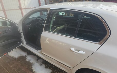 Skoda Superb III рестайлинг, 2012 год, 1 200 000 рублей, 22 фотография