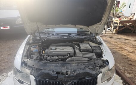 Skoda Superb III рестайлинг, 2012 год, 1 200 000 рублей, 34 фотография