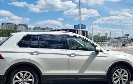Volkswagen Tiguan II, 2017 год, 3 000 000 рублей, 2 фотография