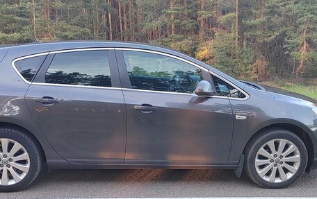 Opel Astra J, 2011 год, 840 000 рублей, 2 фотография