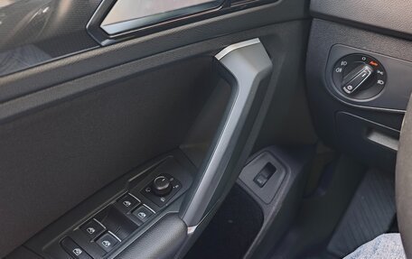 Volkswagen Tiguan II, 2018 год, 3 800 000 рублей, 17 фотография