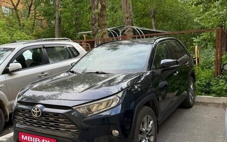 Toyota RAV4, 2019 год, 3 680 000 рублей, 2 фотография
