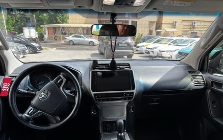 Toyota Land Cruiser Prado 150 рестайлинг 2, 2018 год, 5 400 000 рублей, 8 фотография