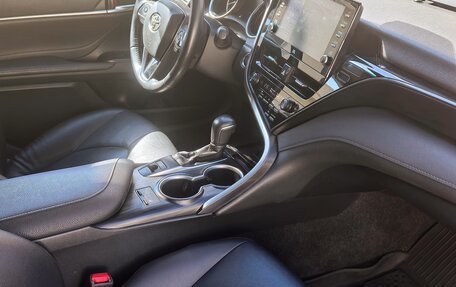 Toyota Camry, 2021 год, 3 190 000 рублей, 9 фотография