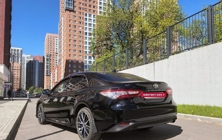 Toyota Camry, 2021 год, 3 190 000 рублей, 4 фотография