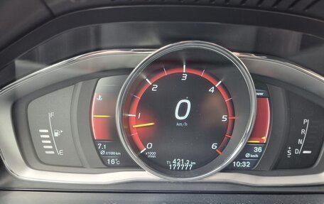 Volvo V60 Cross Country II, 2015 год, 2 280 000 рублей, 1 фотография