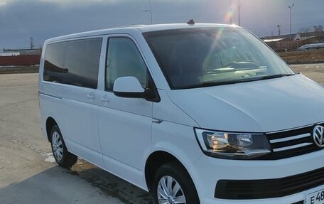 Volkswagen Caravelle T6 рестайлинг, 2017 год, 4 000 000 рублей, 2 фотография