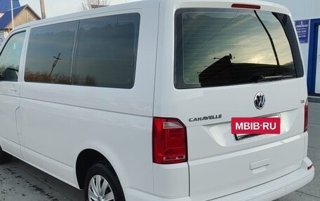 Volkswagen Caravelle T6 рестайлинг, 2017 год, 4 000 000 рублей, 4 фотография