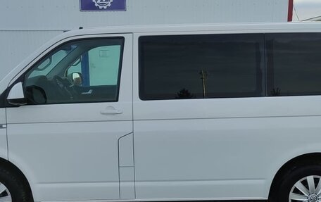 Volkswagen Caravelle T6 рестайлинг, 2017 год, 4 000 000 рублей, 21 фотография
