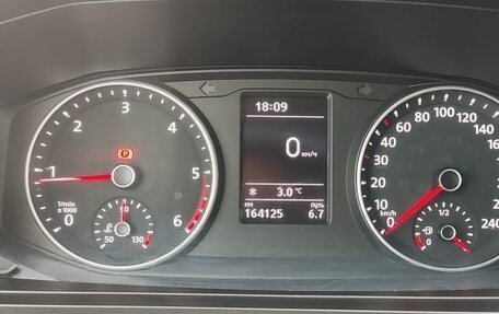Volkswagen Caravelle T6 рестайлинг, 2017 год, 4 000 000 рублей, 28 фотография