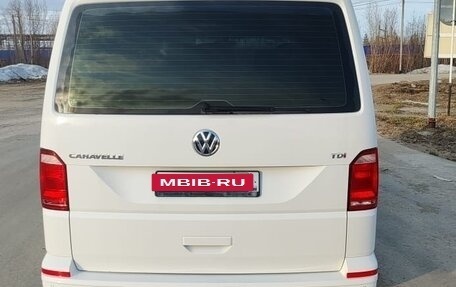 Volkswagen Caravelle T6 рестайлинг, 2017 год, 4 000 000 рублей, 23 фотография
