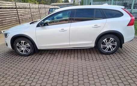 Volvo V60 Cross Country II, 2015 год, 2 280 000 рублей, 3 фотография
