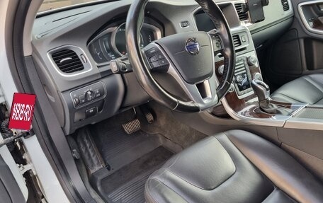 Volvo V60 Cross Country II, 2015 год, 2 280 000 рублей, 10 фотография
