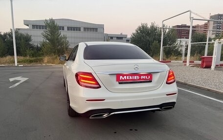 Mercedes-Benz E-Класс, 2017 год, 3 100 000 рублей, 3 фотография