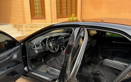 Toyota Camry, 2019 год, 2 650 000 рублей, 3 фотография