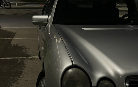 Mercedes-Benz E-Класс, 1996 год, 550 000 рублей, 4 фотография