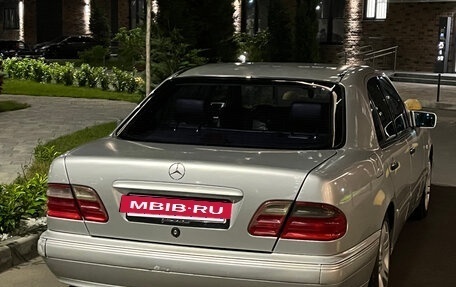 Mercedes-Benz E-Класс, 1996 год, 550 000 рублей, 8 фотография