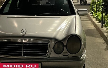 Mercedes-Benz E-Класс, 1996 год, 550 000 рублей, 10 фотография