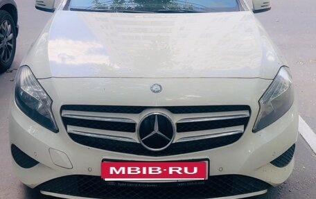Mercedes-Benz A-Класс, 2015 год, 1 760 000 рублей, 3 фотография