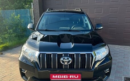 Toyota Land Cruiser Prado 150 рестайлинг 2, 2018 год, 4 500 000 рублей, 2 фотография