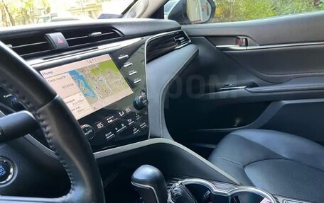 Toyota Camry, 2021 год, 2 200 000 рублей, 3 фотография
