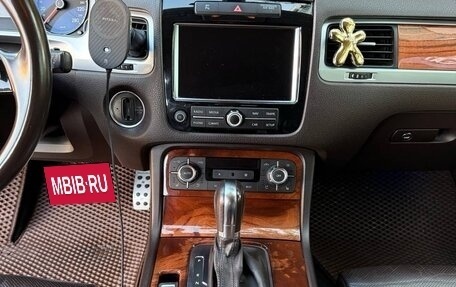 Volkswagen Touareg III, 2011 год, 2 200 000 рублей, 10 фотография