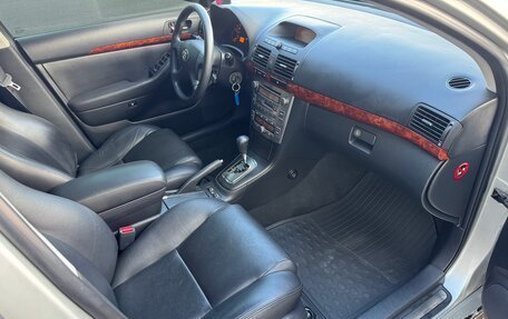 Toyota Avensis III рестайлинг, 2005 год, 880 000 рублей, 26 фотография