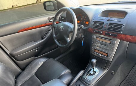 Toyota Avensis III рестайлинг, 2005 год, 880 000 рублей, 30 фотография