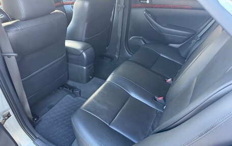 Toyota Avensis III рестайлинг, 2005 год, 880 000 рублей, 35 фотография
