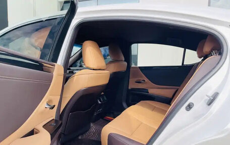Lexus ES VII, 2020 год, 3 000 000 рублей, 13 фотография