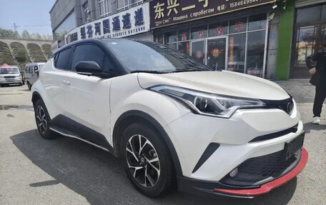 Toyota C-HR I рестайлинг, 2021 год, 1 900 000 рублей, 3 фотография