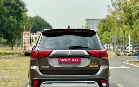 Mitsubishi Outlander III рестайлинг 3, 2021 год, 1 600 000 рублей, 6 фотография